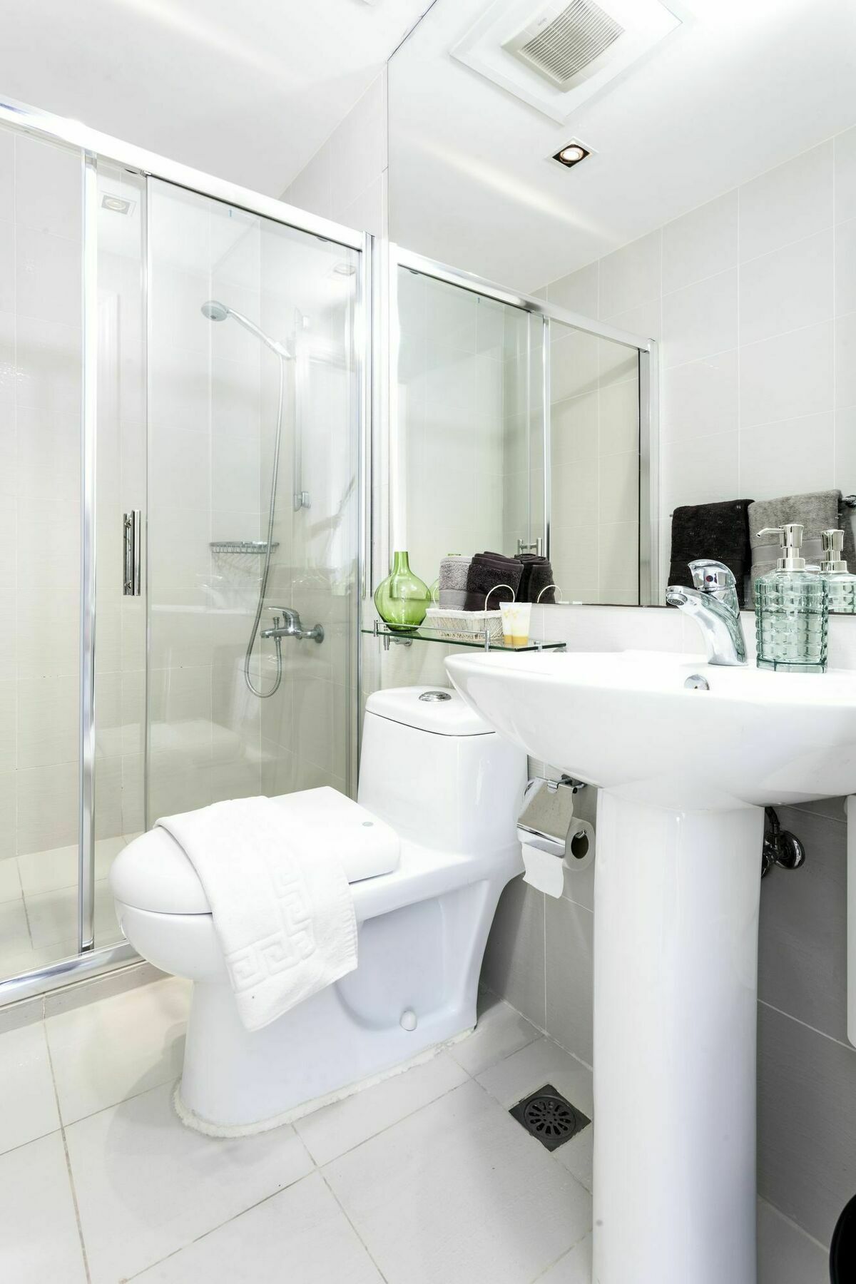 The Gramercy Residences By Stayhome Asia Makati City Exteriör bild